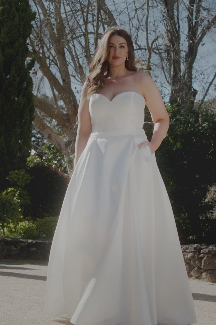 Medina Dress in White By Tania Olsen PO895